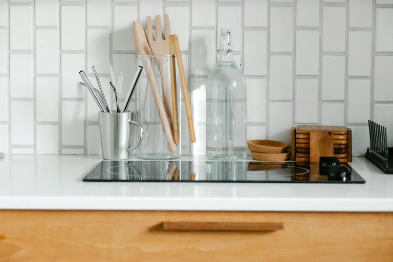 Essential Tools Every Small Kitchen Needs for Efficiency